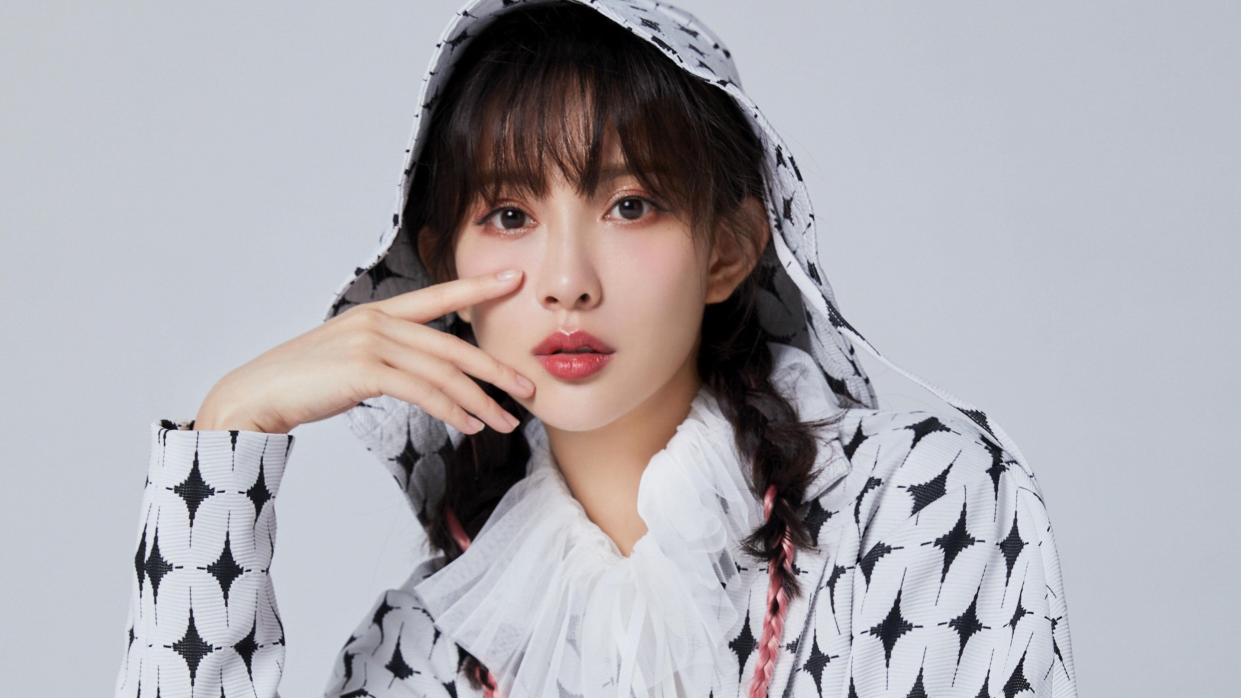 新加坡骑手Alice Shi在Jumping World Challenge中获得B类组别前三名,成绩优异。