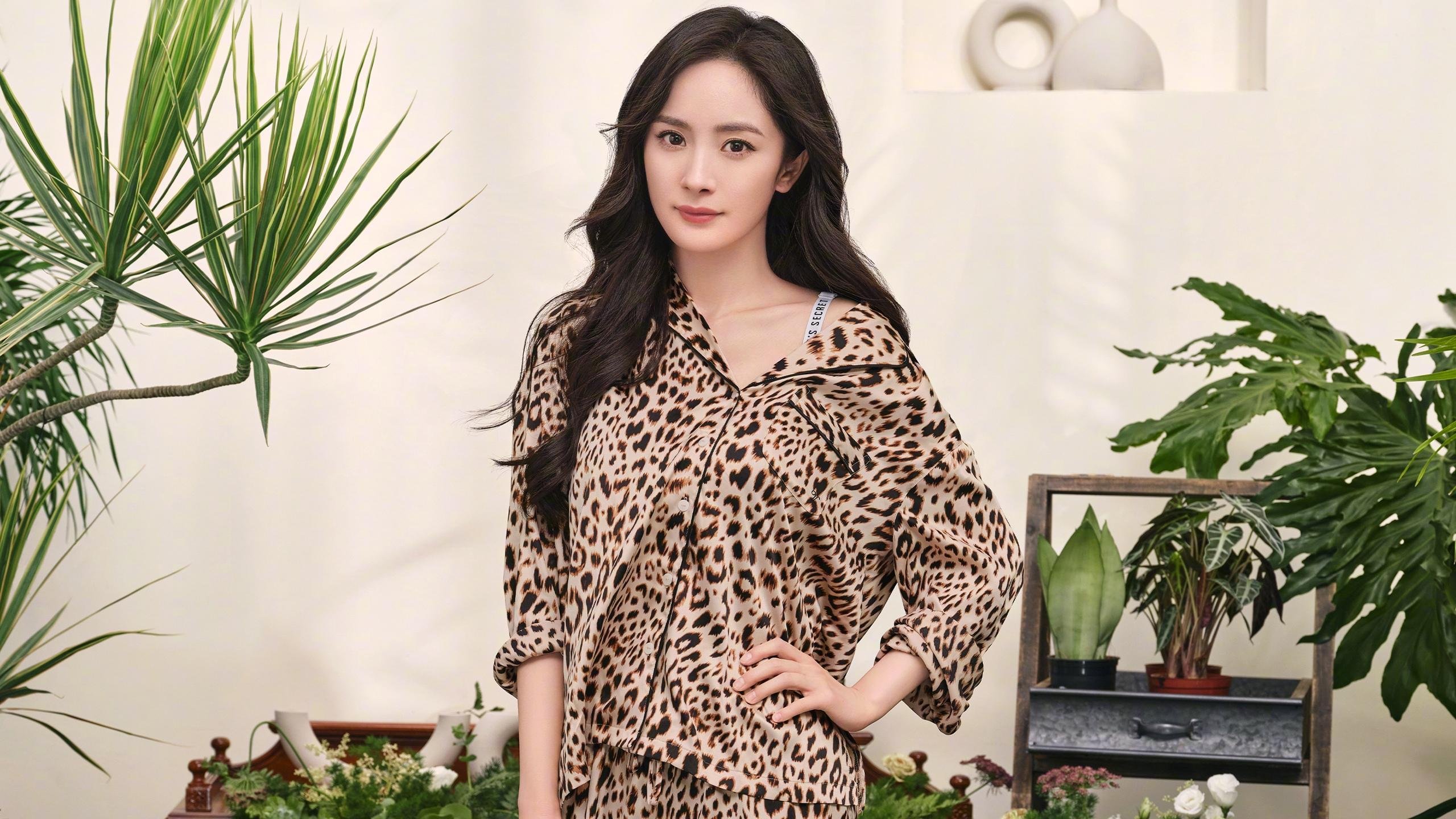 希腊女篮在欧洲锦标赛中再夺金牌,传统强队再续辉煌,希腊女球迷