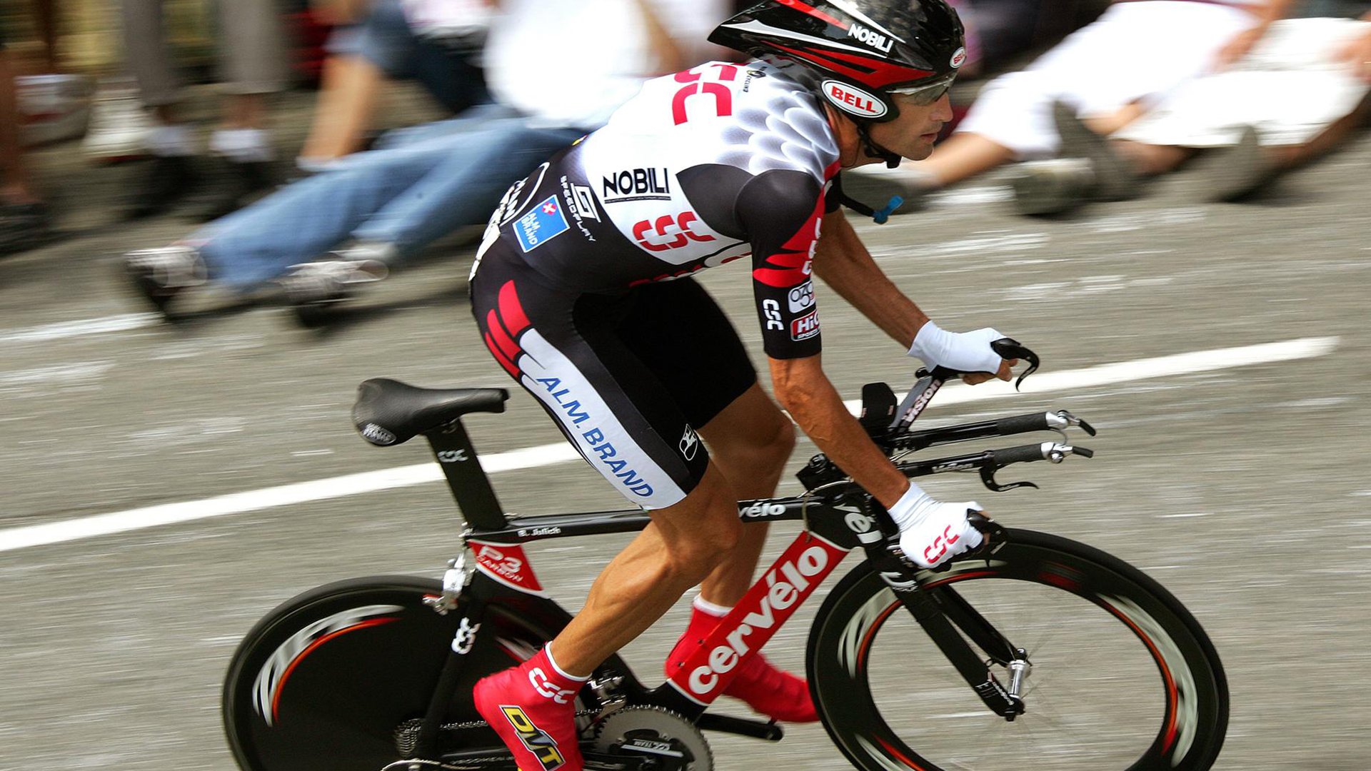 德甲战火升腾，精彩反击和精彩扑救不断上演，德甲榜首大战